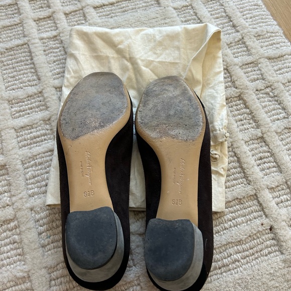 Ferragamo Vara 6.5B Black/grey suede pumps - Picture 5 of 6